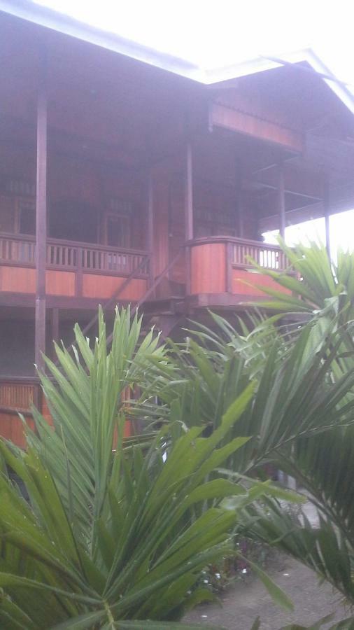 Sunset Guest House & Bar Bunaken Exterior photo
