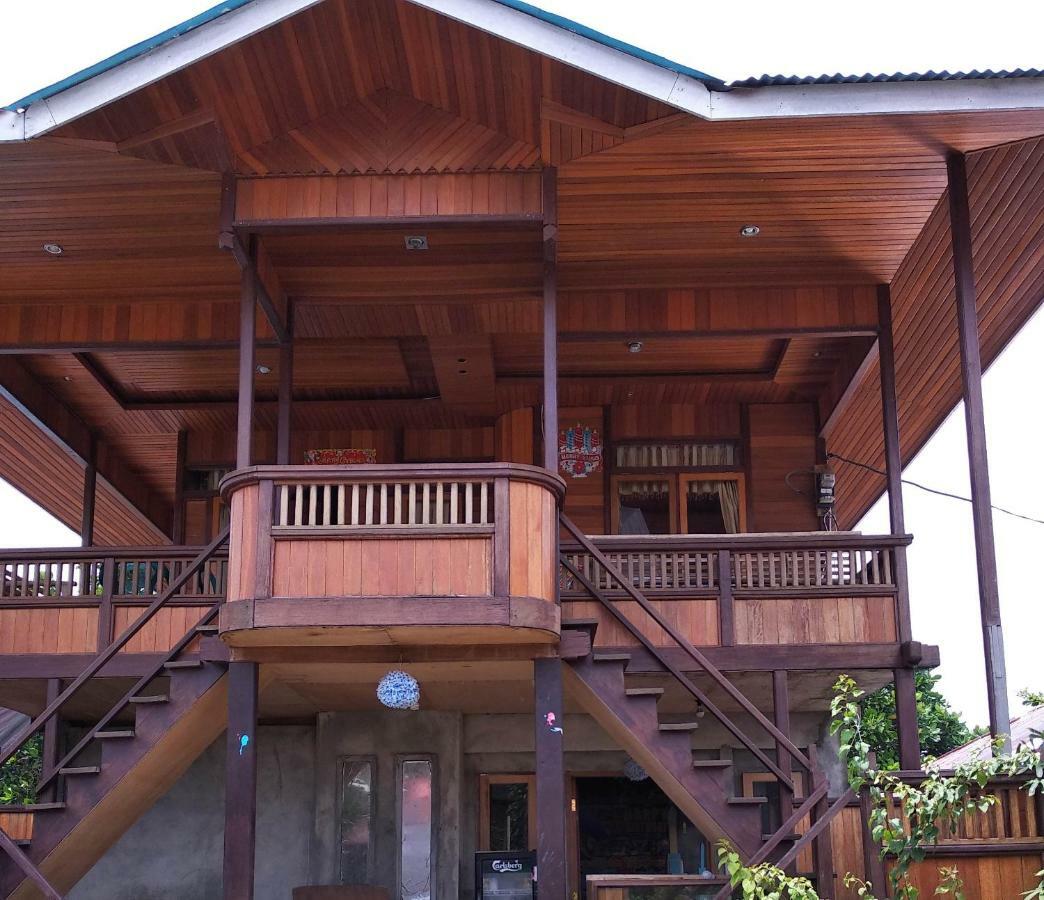 Sunset Guest House & Bar Bunaken Exterior photo