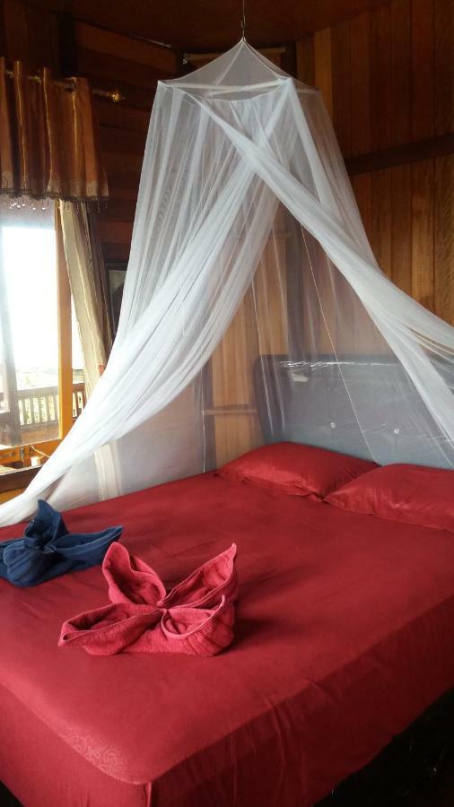 Sunset Guest House & Bar Bunaken Exterior photo