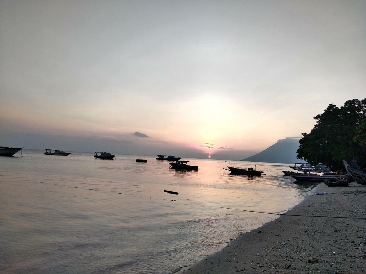 Sunset Guest House & Bar Bunaken Exterior photo